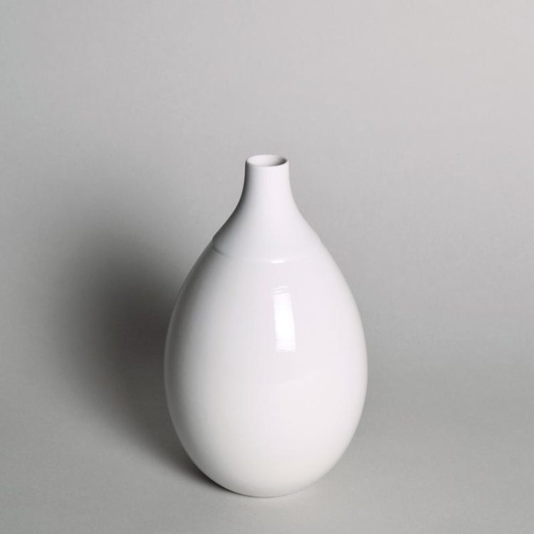 Keramik, Porzellan, Contrair Vase, weiss, handgefertigt, handgemacht, Schoemig Porzellan